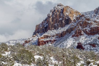 doğal kar manzara Sedona Arizona'nın kışın kapalı.