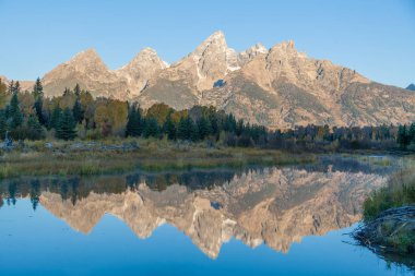 sonbahar gündoğumu Tetons, doğal bir yansıması