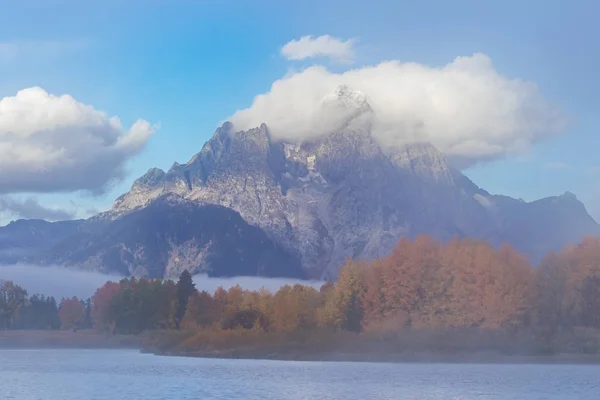 Egy Ködös Napkelte Tetons Ősszel — Stock Fotó