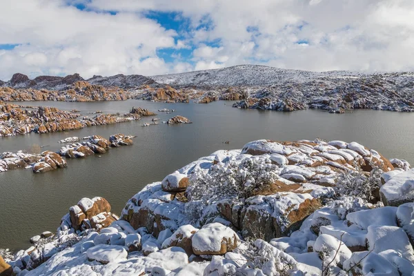 Uma Paisagem Inverno Coberta Neve Cénico Watson Lake Prescott Arizona — Fotografia de Stock