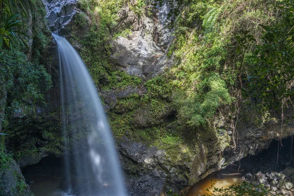 Ein Malerischer Wasserfall Auf Der Insel Maui — Stockfoto