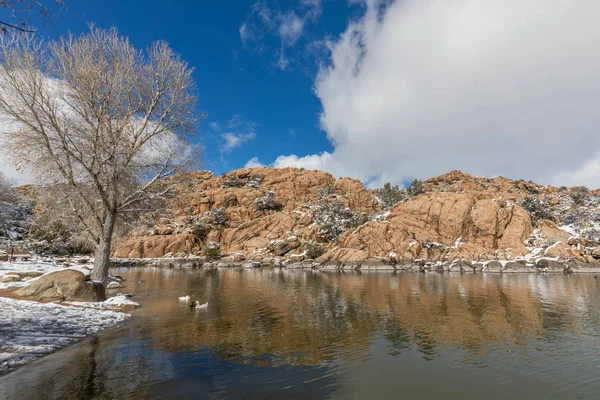 Malebná Krajina Watson Lake Prescott Arizona Zimě Sníh — Stock fotografie