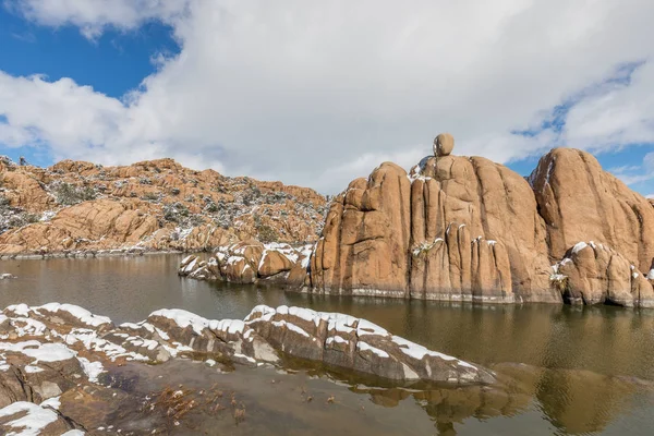 Het Schilderachtige Landschap Van Watson Lake Prescott Arizona Een Wintersneeuw — Stockfoto