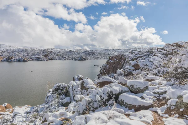 Uma Paisagem Inverno Coberta Neve Watson Lake Prescott Arizona — Fotografia de Stock