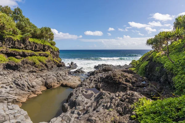 Hullámok Összeomlik Festői Partján Maui — Stock Fotó