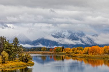 oxbow dönemeçte Tetons doğal sonbahar yansıma