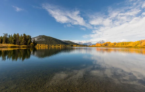Oxbow Bend üzerinden Tetons doğal bir sonbahar yansıması