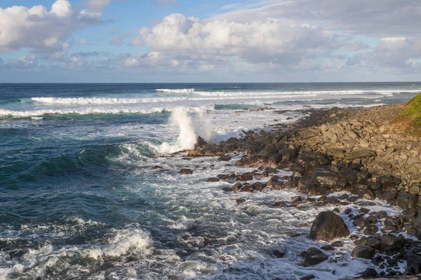 Океанские Волны Бьют Живописному Побережью Гавайев Мауи — стоковое фото