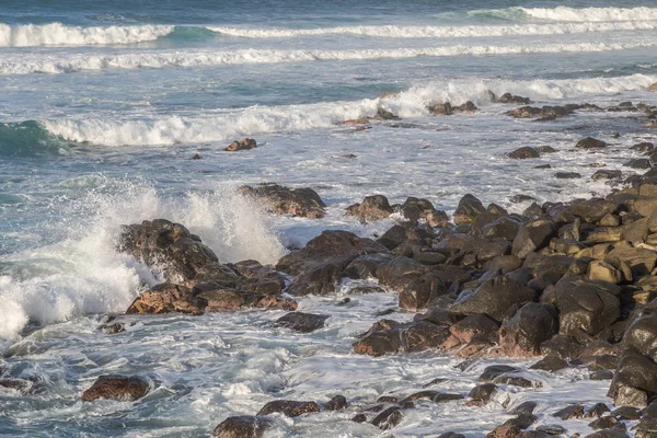 Ocean Szum Fal Rozbijających Się Malowniczym Wybrzeżu Maui Hawajach — Zdjęcie stockowe