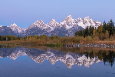 Schwabachers iniş bir doğal sonbahar gündoğumu yansıma