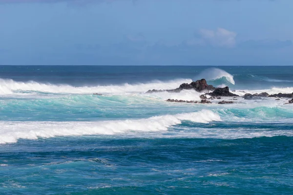 Okyanus Dalgaları Kıyıda Doğal Maui Sahil Boyunca Crash — Stok fotoğraf