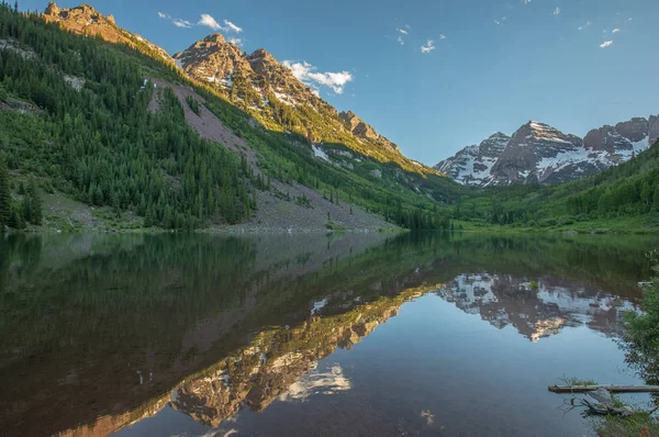 kestane rengi bir yaz yansıma manzara maroon Gölü Aspen Colorado çan.
