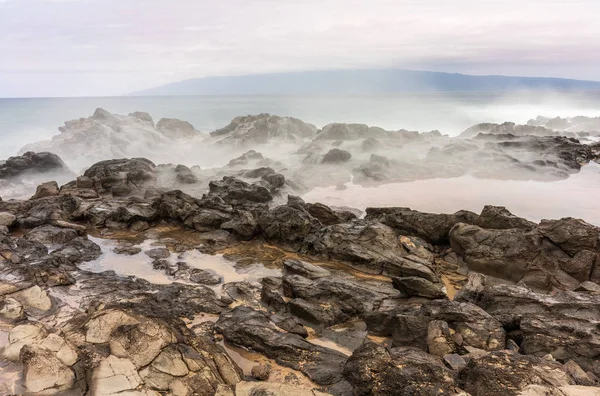 Fale Oceanu Malowniczym Wybrzeżu Maui — Zdjęcie stockowe