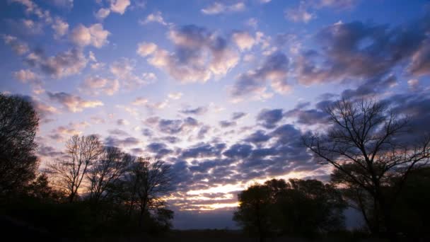 Bulutlar ile manzara ve zaman atlamalı gökyüzü. 4k (4096 x 2304) — Stok video