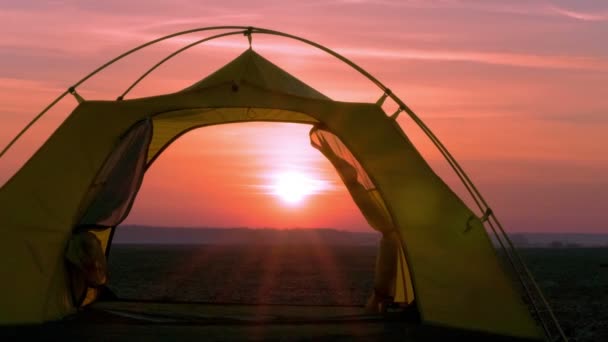 Sunrise and tourist tent. 4K. Dolly effect,Time lapse. RAW, without birds. — Stock Video