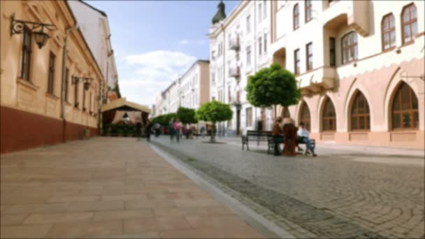 4K Silhouettes de personnes dans la rue de la ville. Accélérer le tournage, scène floue — Video