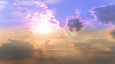  Güzel bulutlu mavi gökyüzü güneş, 4k ile 4096 x 2304. Zaman atlamalı kuşlar olmadan