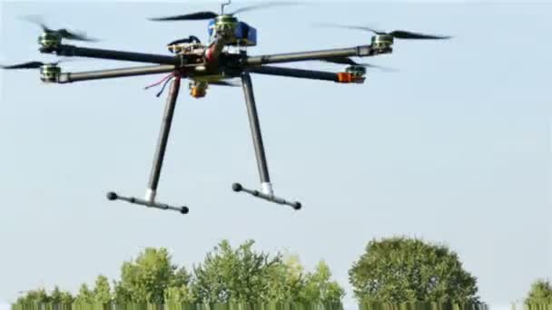Drone volar y volar lejos .4K 3840x2160 — Vídeos de Stock