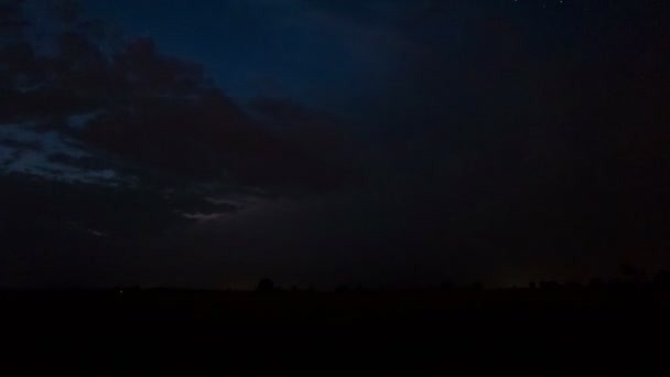 Nacht thunder-storm met bliksemschichten gegevensveld., 4k in 4096 x 2304. Time-lapse — Stockvideo