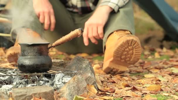 Camp of man  tourist. Coffee, bonfire, guitar and autumn leaves. Vintage shoot. — Stock Video