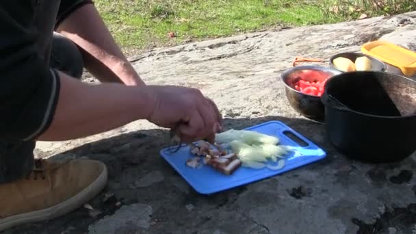 Autumn outdoor camp,  man tourist traveller cooks food — Stock Video