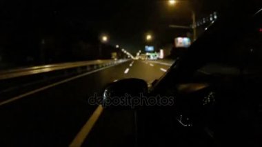 Gece şehir sürüş araba. Zaman atlamalı Pov klip