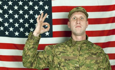 Asker ayağa karşı uluslararası sjgn Amerikan bayrağı her şeyi de