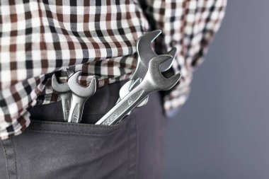  Wrenchs pantolon hip cebinde. Kapatma iş adam simgesi kadar