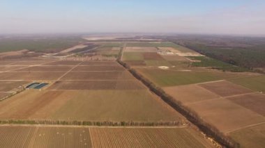  4k hava. Uçuş alanlar ile göl tarım kırsal alanda üzerinde