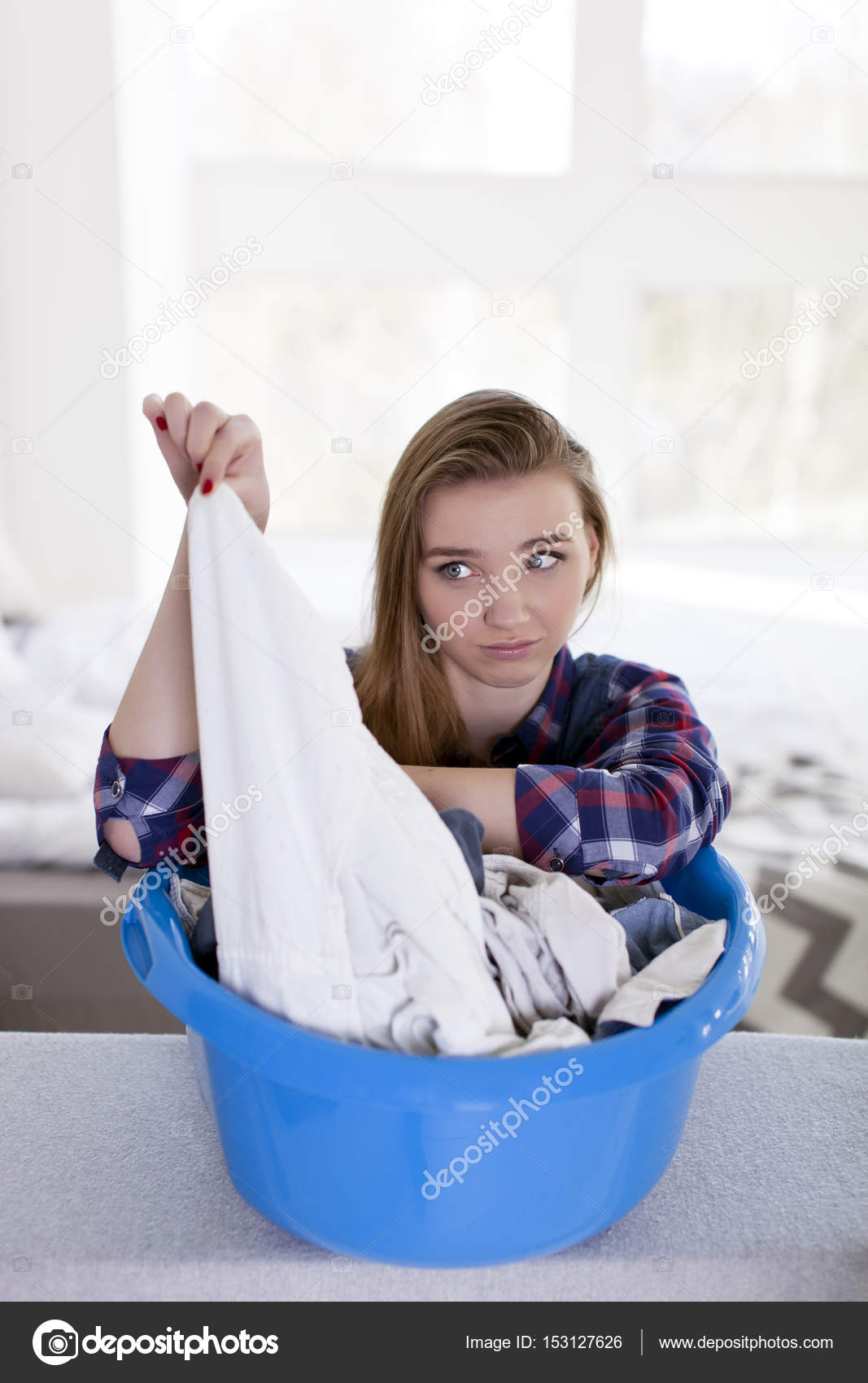 zhenshini-v-gryaznom-bele-porno-seks-strastniy-orgazm-zrelih