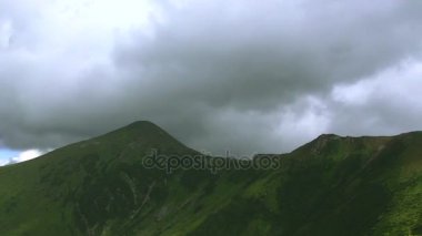  Dağ manzarası ile bulutlar. Timelapse, Pal