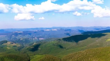 4 k. dağlar bulutlar ve gölgeler. Kuşlar, zaman atlamalı