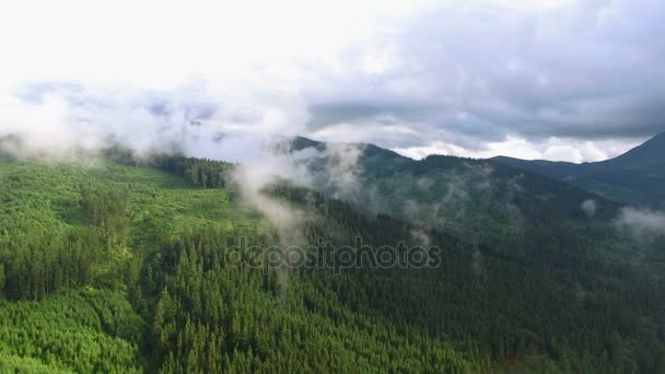 4k .aerial. fliegen über Berge und Wolken. Panorama — Stockvideo