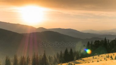 4 k. güzel günbatımı renkleri dağ Hills. Kuşlar, zaman atlamalı, ham çıktı