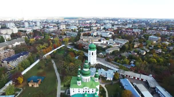 Luchtfoto Christian Ortodox Kerk Koepel Klooster Stad Achterzijde Vlucht — Stockvideo