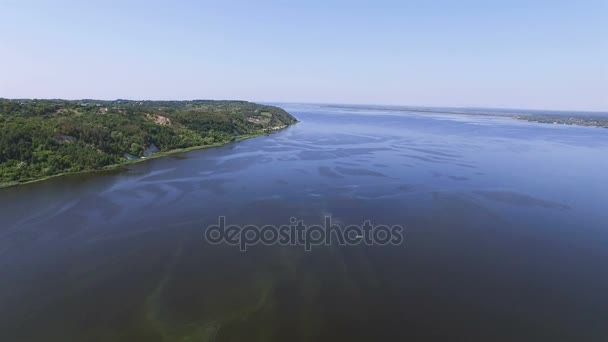 Aerial Вверх Большой Реке Озеру Изгибом Летний Пейзаж — стоковое видео
