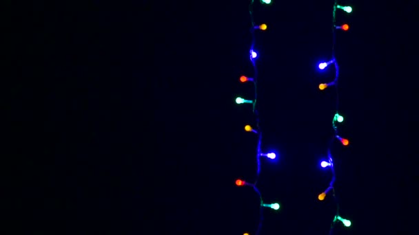 Luces Navidad Que Parpadean Lentamente Sobre Fondo Oscuro — Vídeos de Stock