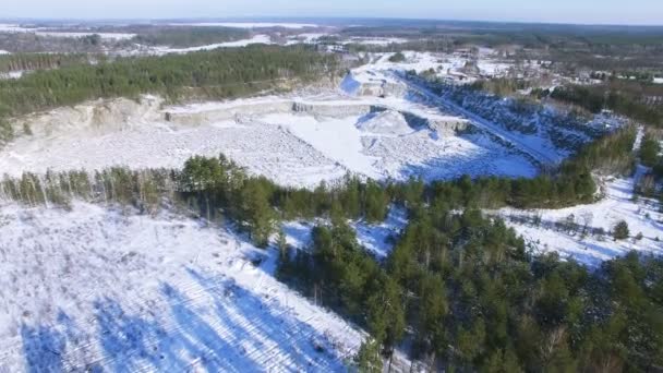 Aéreo Tempo Inverno Poço Produção Pedra Com Neve — Vídeo de Stock