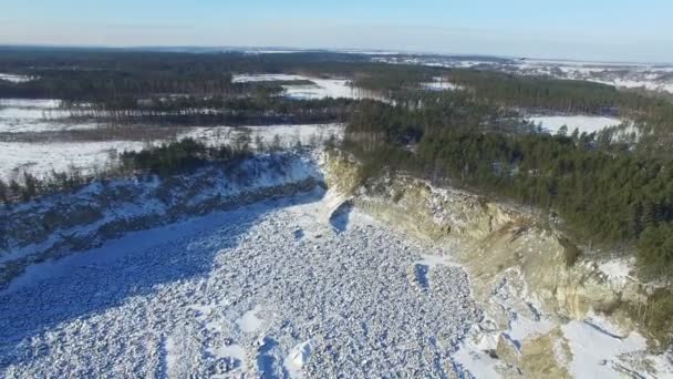 Aéreo Voe Com Vire Sobre Pit Produção Pedra Com Neve — Vídeo de Stock