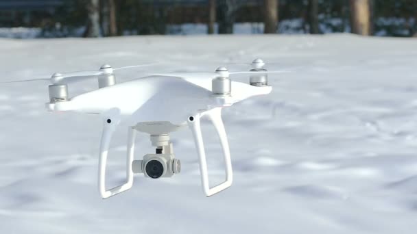 Kiev Ucrania 2018 Dron Moderno Dji Phantom Vuela Sobre Nieve — Vídeo de stock