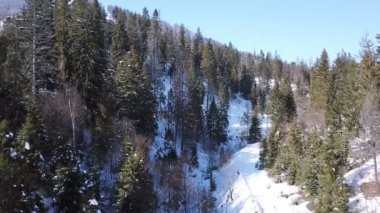  4k. Hava. Kış döneminde dağ tepe