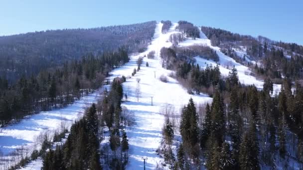 Aerial Winterzeit Den Bergen Hügel Mit Skilift Seitenflug — Stockvideo