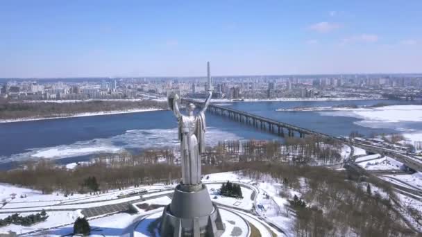 Aerial Capital Ucrânia Kiev Mãe Pátria Soviética Tempo Monumento Rear — Vídeo de Stock