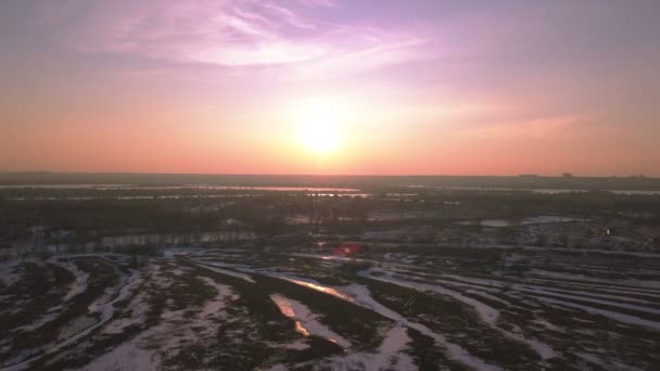 Antenne Über Den Gefrorenen Fluss Sonnenuntergang Oder Sonnenaufgang — Stockvideo