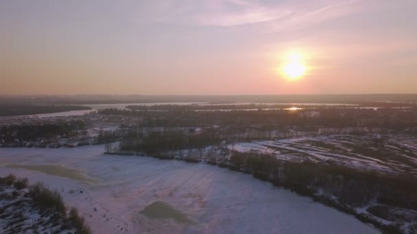 Aérea Durante Invierno Río Congelado Atardecer Amanecer Mosca Trasera — Vídeo de stock