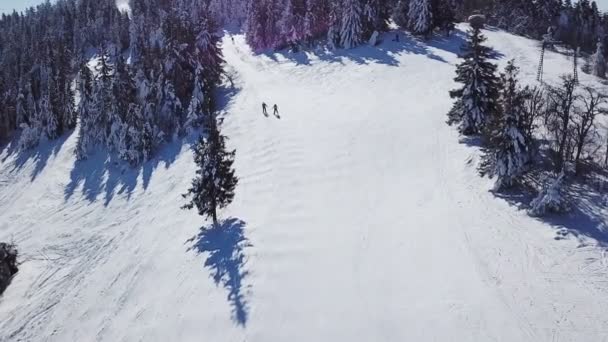 滑雪者剪影 冬季滑雪休息时间 — 图库视频影像