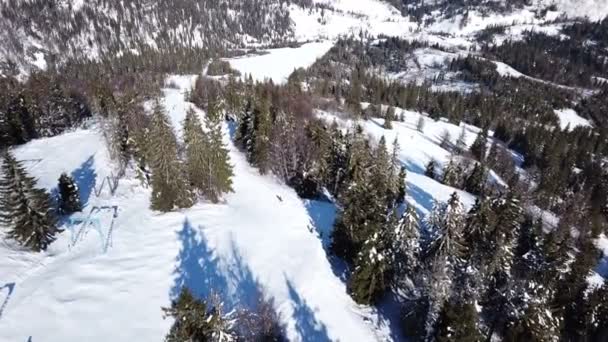 Aerial Esquiadores Siluetas Montañas Colinas Días Soleados Vista Superior — Vídeos de Stock