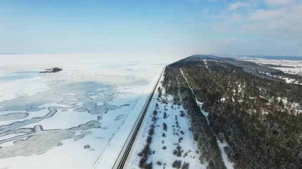 Aerial Paisaje Invernal Con Mar Lago Congelado Con Costa Isla — Vídeos de Stock