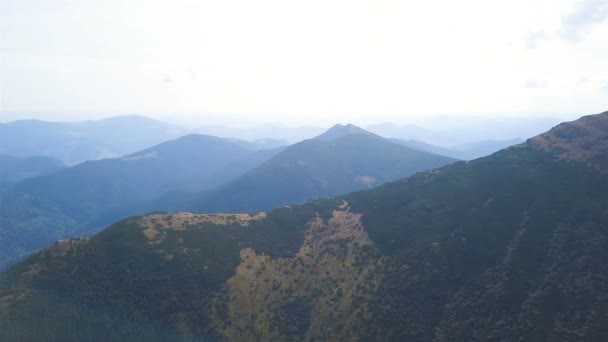 Aerial Fly Sobre Las Cordilleras Montaña Zona Colinas Belleza Naturaleza — Vídeos de Stock