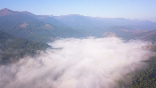 Letecká Krajina Leť Nad Mraky Jako Řeka Horské Oblasti Kopce — Stock video